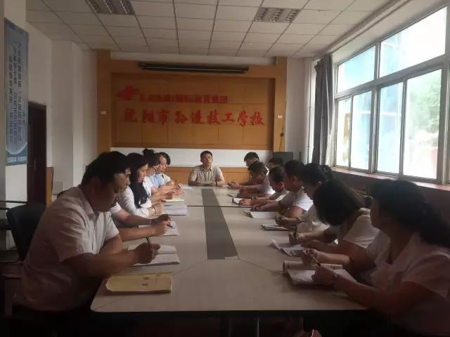 我校召开庆祝建党96周年党员大会!